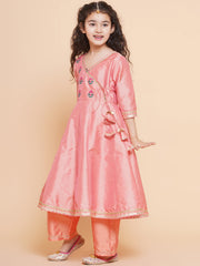 Placement Embroidered Three-Fourth Sleeves Above Knee Length Silk Kurta & Trouser With Dupatta - Peach