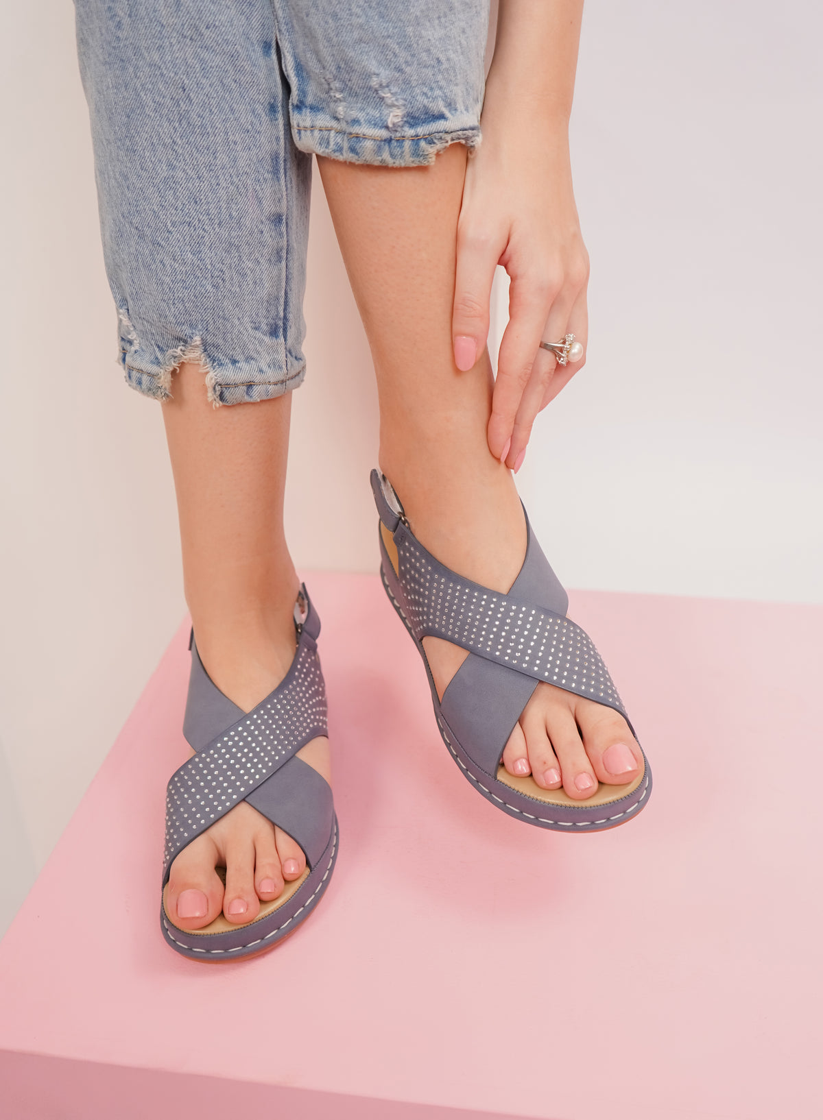 صندل أنيق بكعب إسفين 1.5 بوصة