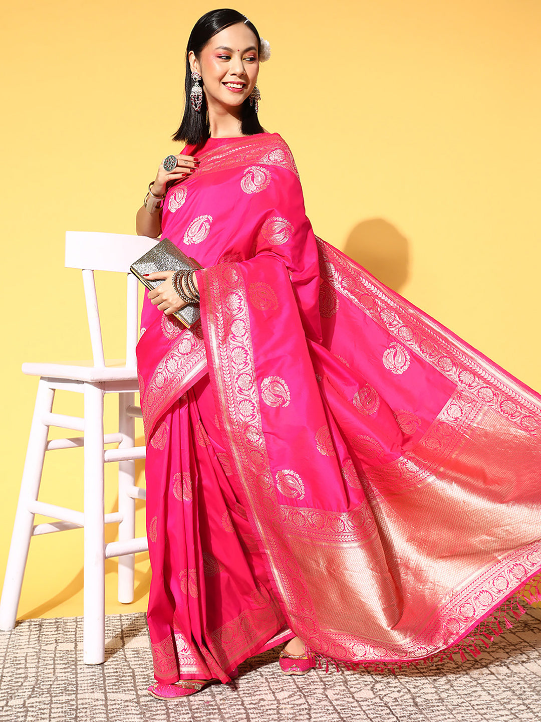 Women's Silk Blend Pink WovenDesign CelebritySaree With Blouse Piece