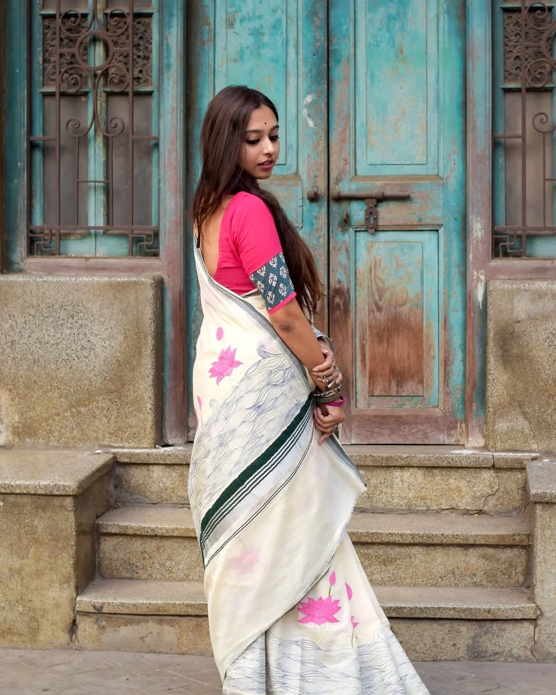 Soft linen saree with shaded style prints.