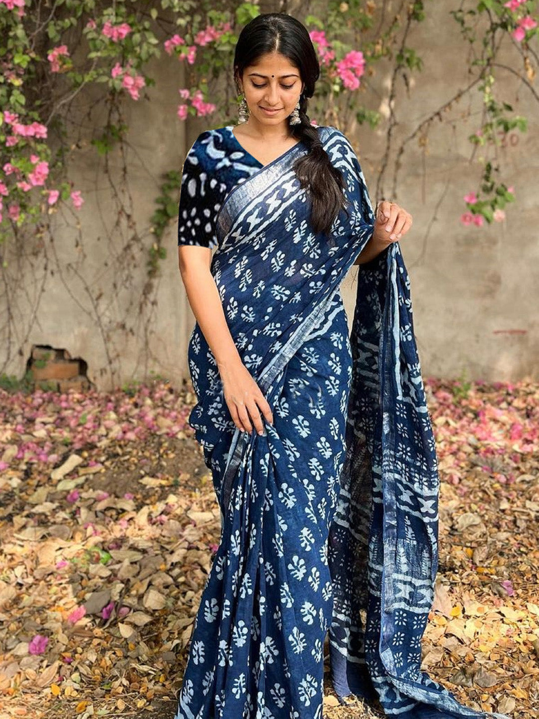 Women's Cotton Linen Navy Blue Printed Designer Saree With Blouse Piece
