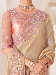 ساري نسائي فاخر من الشيفون الكريمي النقي مزين بتطريزات أنيقة، مع قطعة بلوزة.