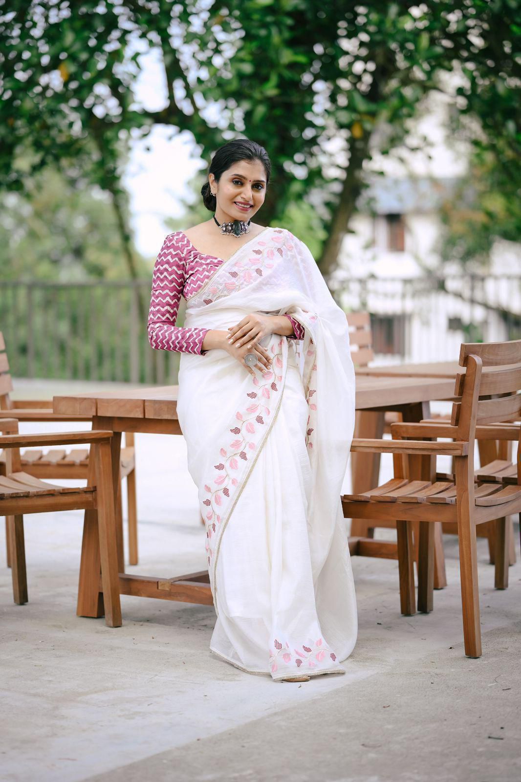 soft crush georgette saree with leaf design emboridary c-pallu with patched lace border