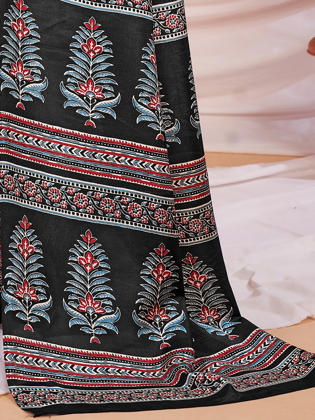 Women's Dola Silk DigitalPrint DesignerSaree With Blouse Piece
