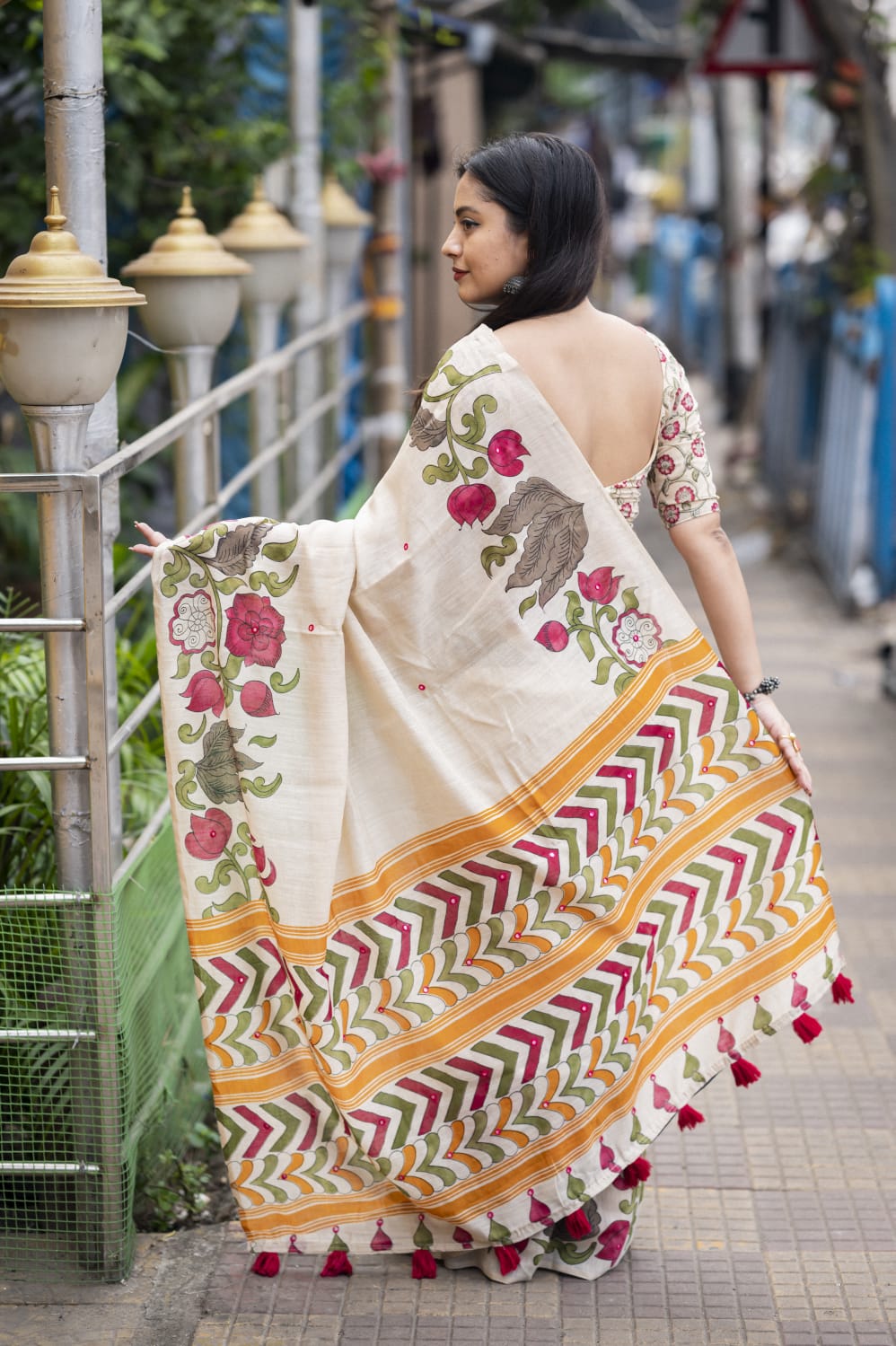 Soft linen saree with shaded style prints.