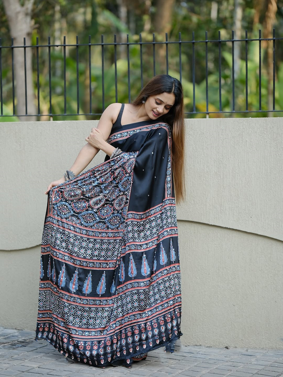 Soft-Modal-Silk-saree-with-stylish-prints-Rasleele2