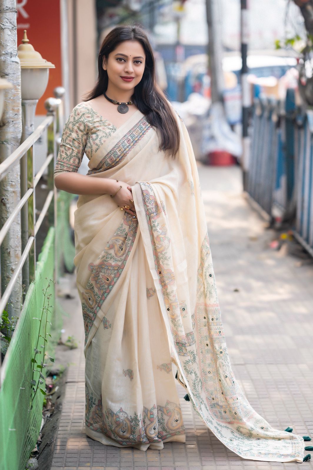 Soft linen saree with shaded style prints.