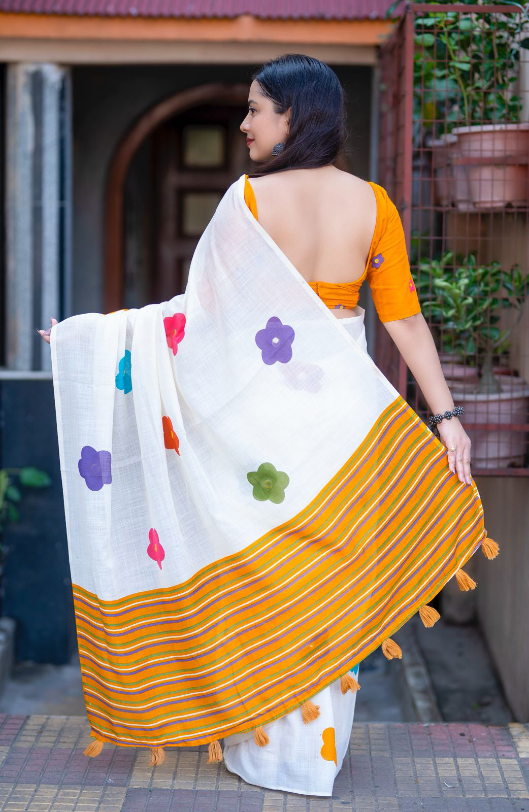 Soft linen saree with shaded style prints.
