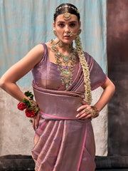 ساري نسائي من مزيج الحرير، بلون الموف، بتصميم منسوج، مع قطعة بلوزة.