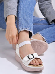 حذاء Shoetopia بكعب سميك أبيض مفتوح من الخلف للنساء والفتيات