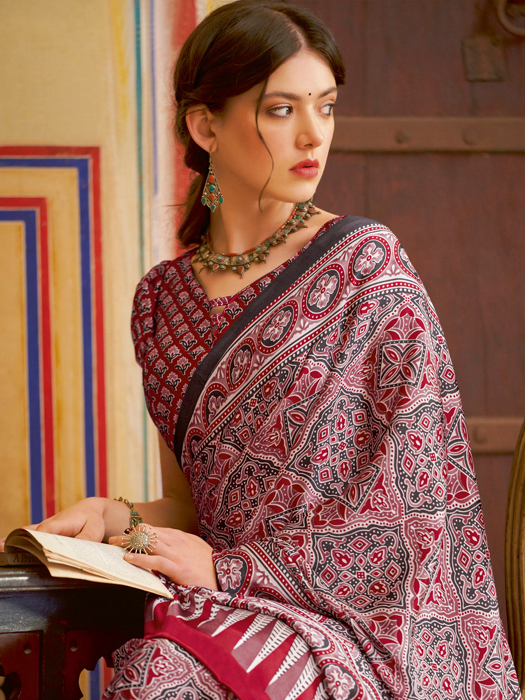 Women's Crepe Printed Designer Saree With Blouse Piece