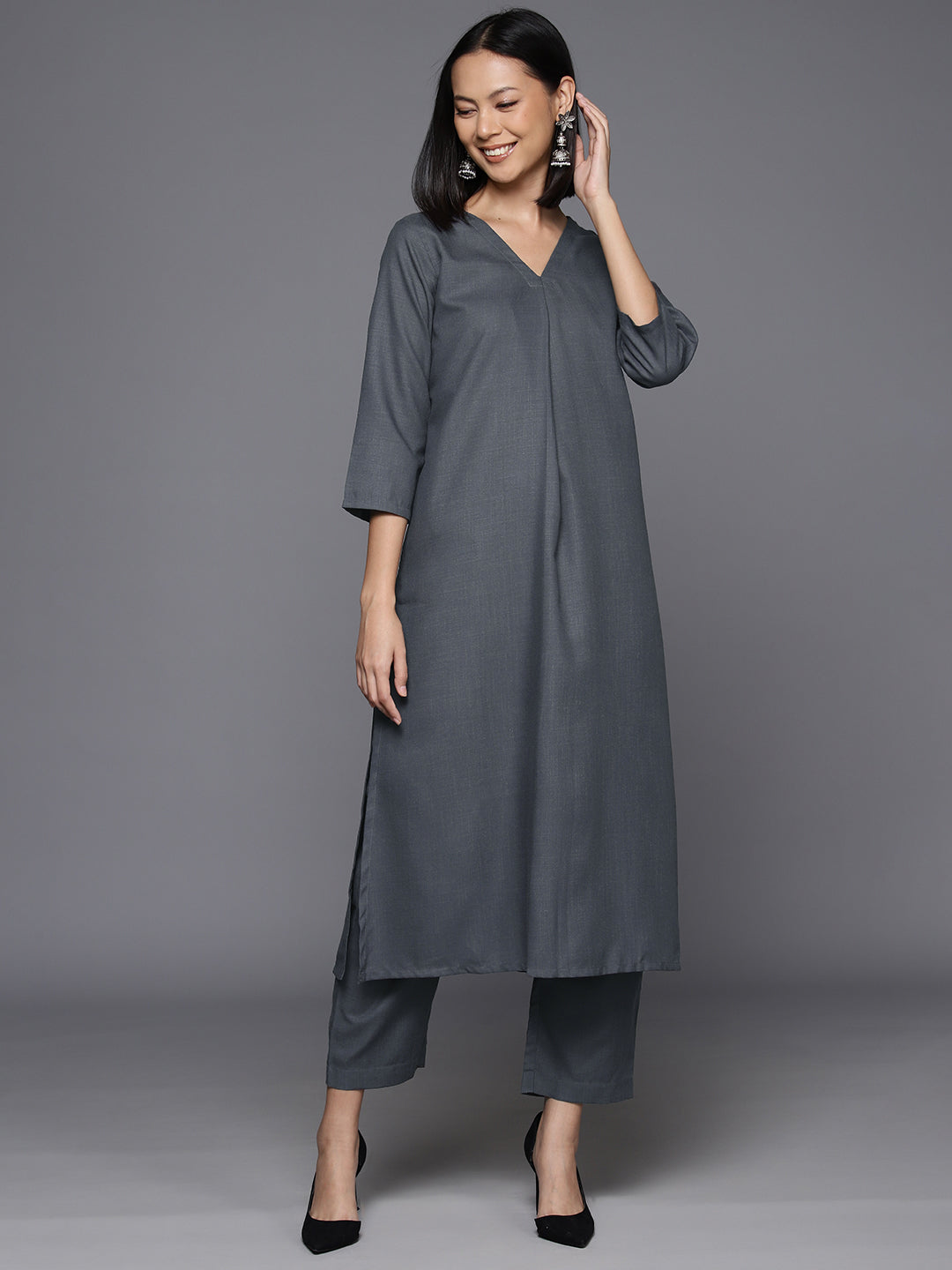 Women Plus Size Grey Solid A-Line Kurta Paired With Tonal Bottom