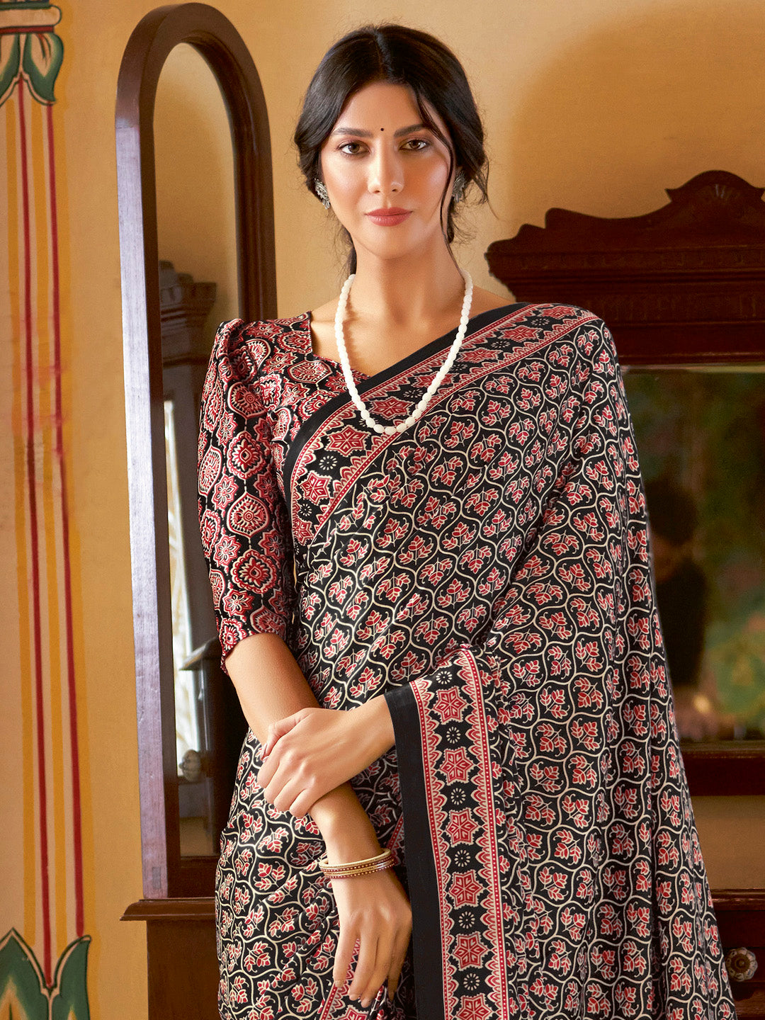 Women's Crepe Printed Designer Saree With Blouse Piece