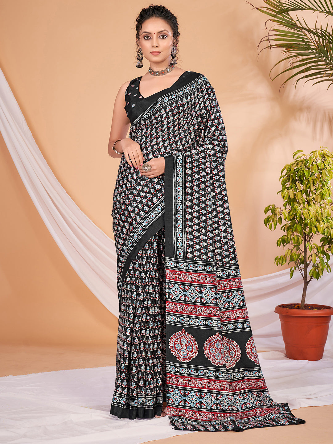 Women's Dola Silk DigitalPrint DesignerSaree With Blouse Piece