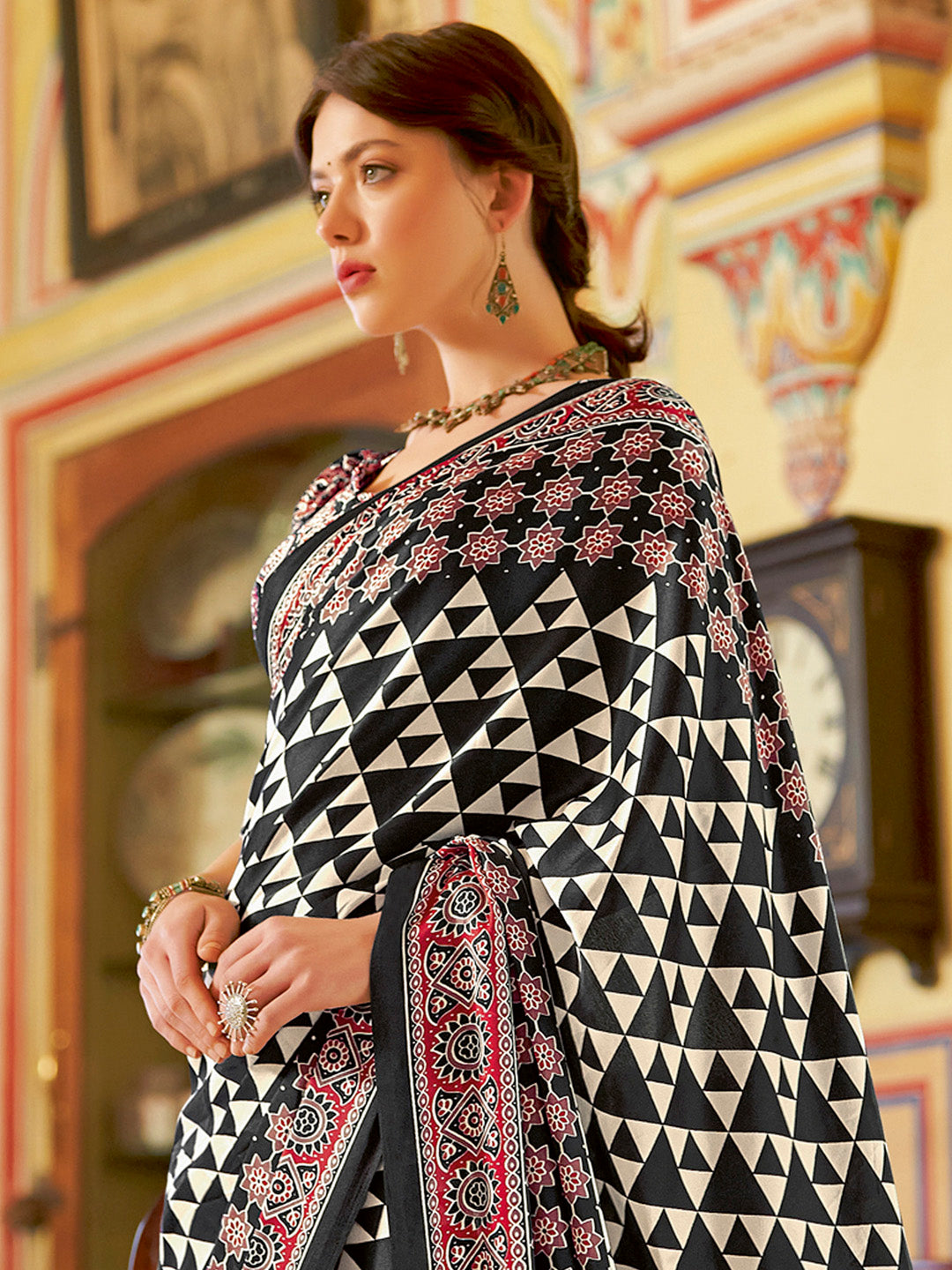 Women's Crepe Printed Designer Saree With Blouse Piece
