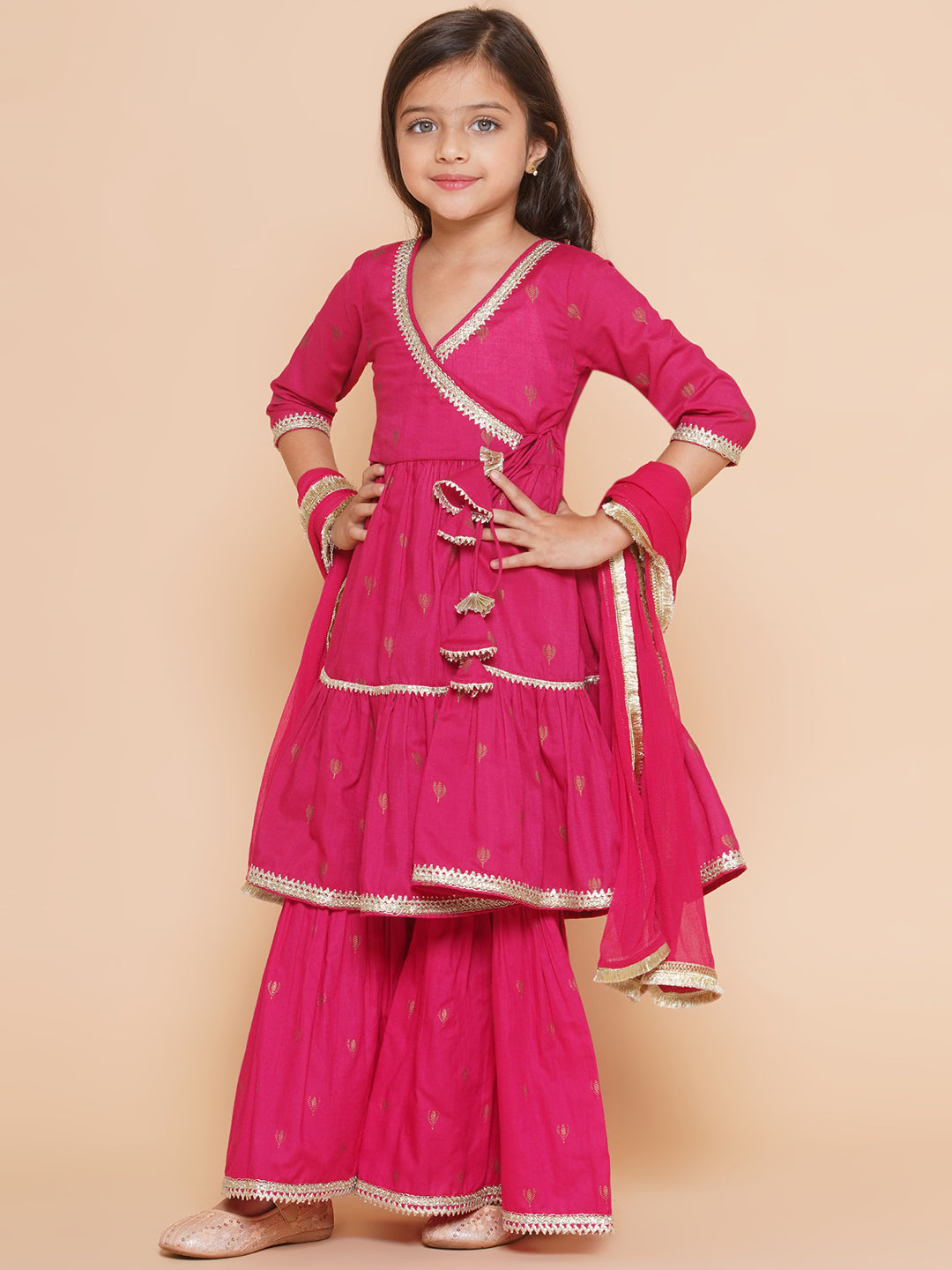 Bitiya by Bhama - زخارف عرقية وردية للفتيات مطبوعة Angrakha Gotta Patti Kurta مع Sharara وDupatta