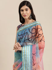 ساري نسائي من الأورجانزا الأزرق مطبوع رقميًا، مستوحى من إطلالات المشاهير، مع قطعة بلوزة.