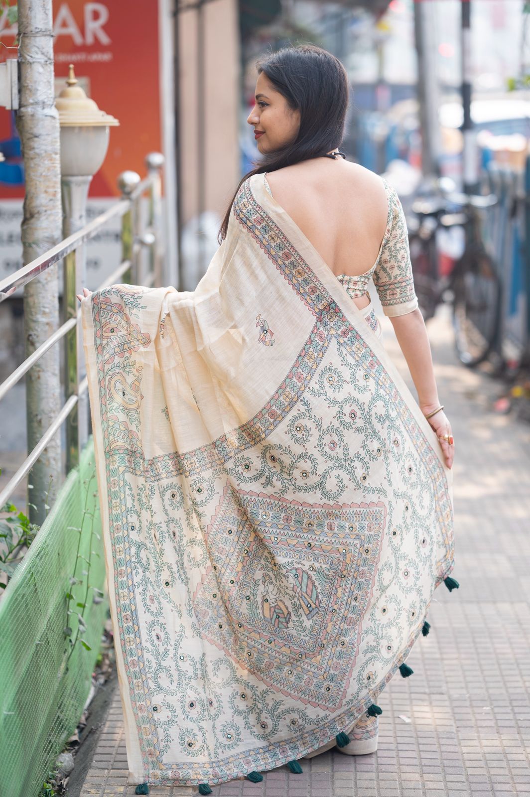Soft linen saree with shaded style prints.