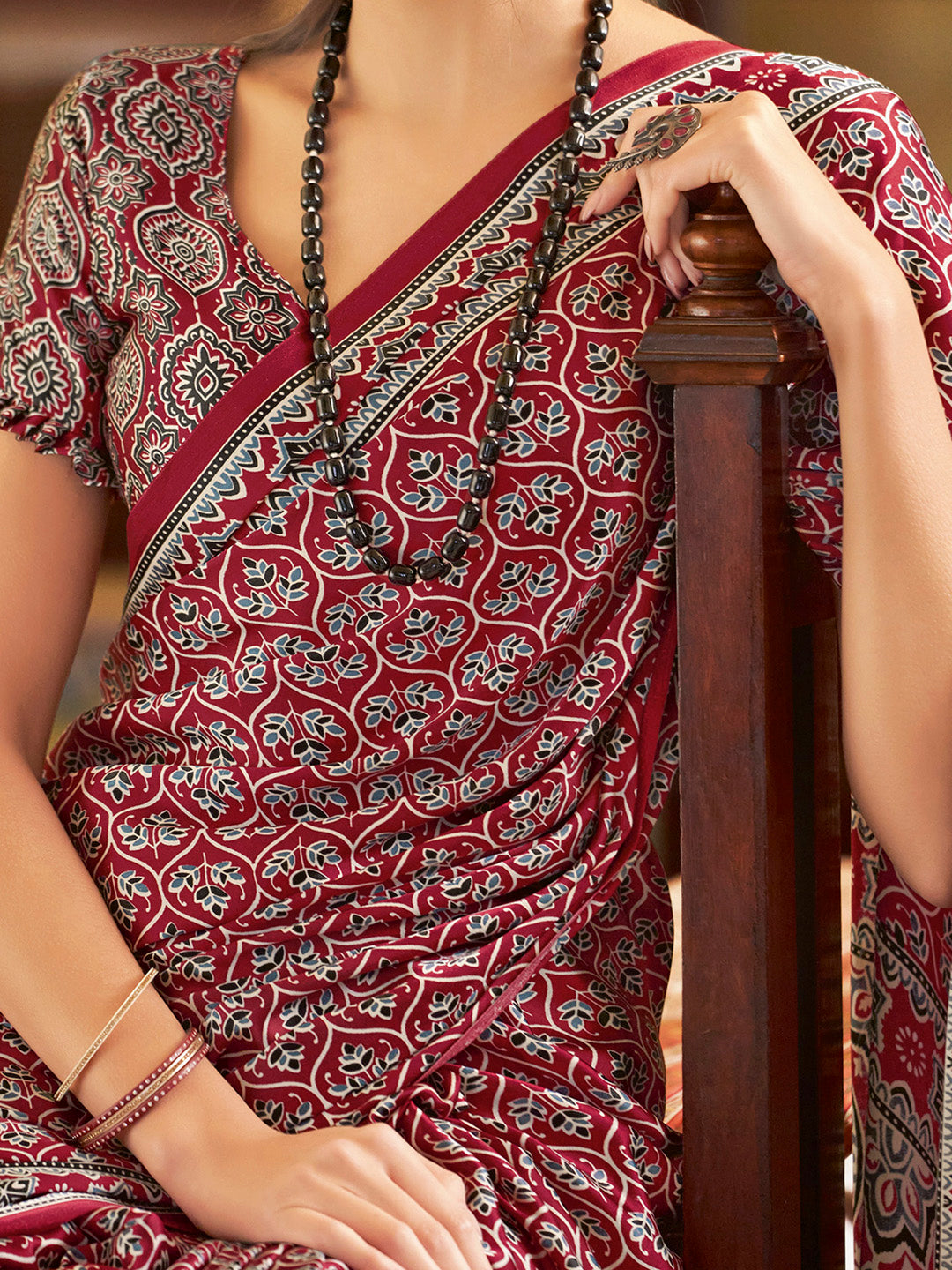 Women's Crepe Printed Designer Saree With Blouse Piece