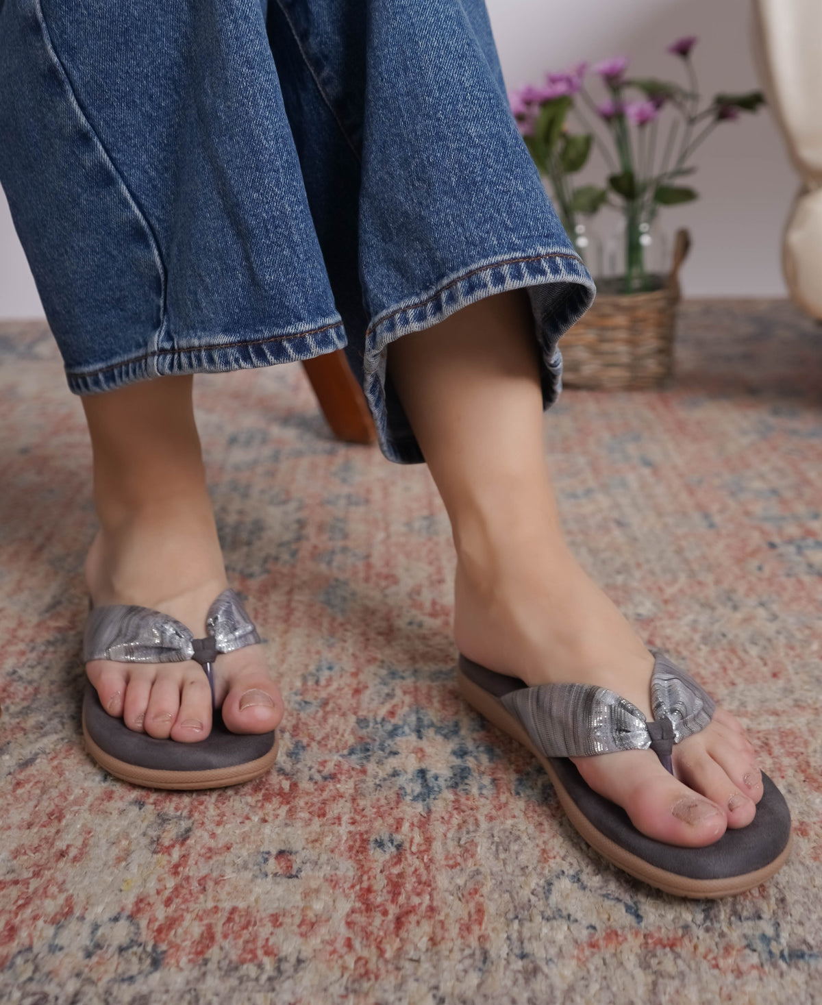 حذاء مسطح رمادي كاجوال ذو مقدمة دائرية سهل الارتداء