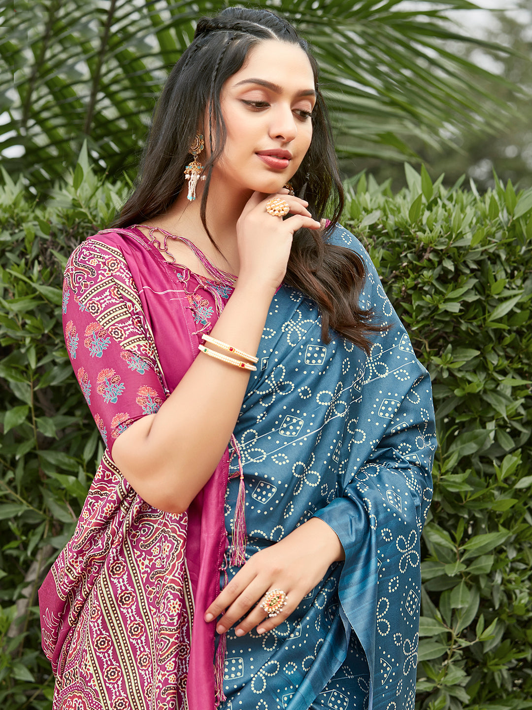 Women's Silk Blend Blue Digital Print Celebrity Saree With Blouse Piece