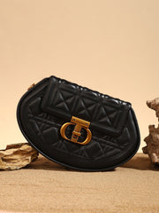 حقيبة كتف نسائية بتصميم The Quilted Curve - أسود داكن