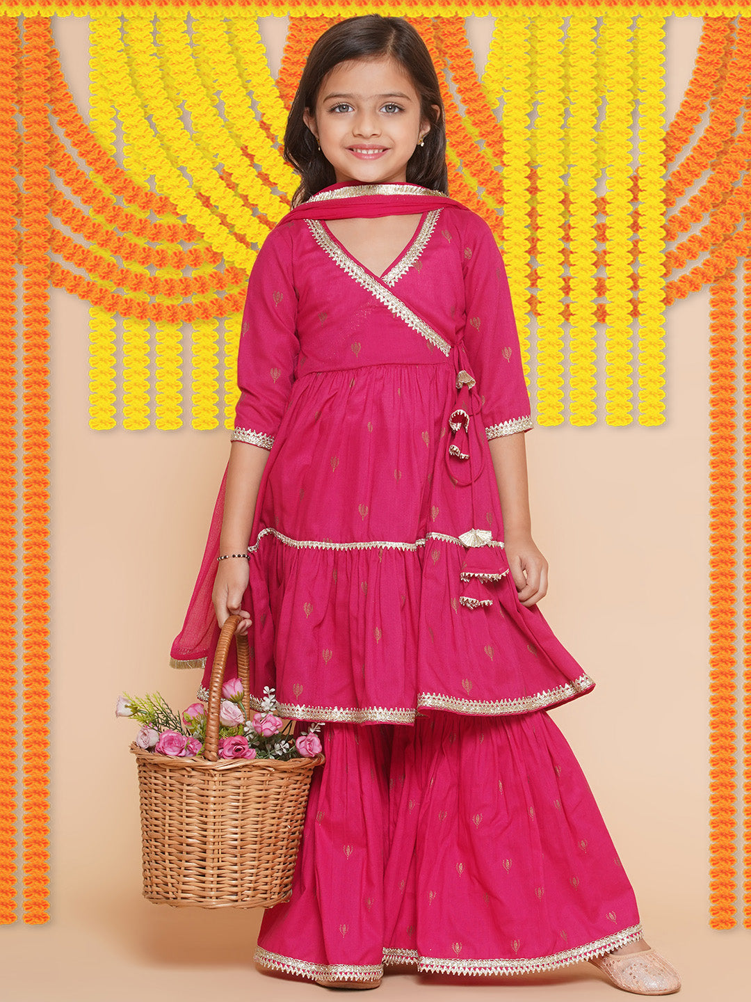 Bitiya by Bhama - زخارف عرقية وردية للفتيات مطبوعة Angrakha Gotta Patti Kurta مع Sharara وDupatta