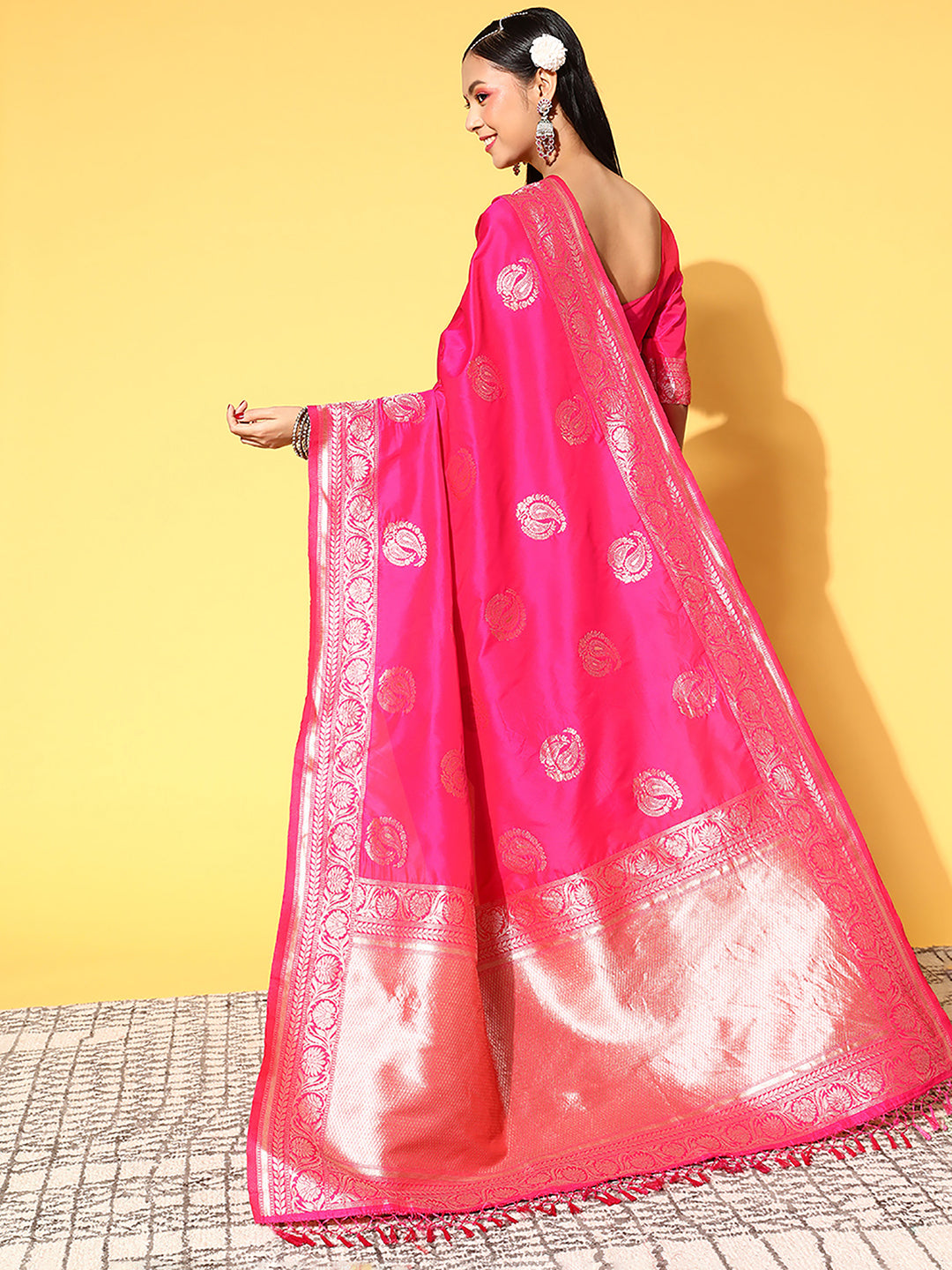 Women's Silk Blend Pink WovenDesign CelebritySaree With Blouse Piece