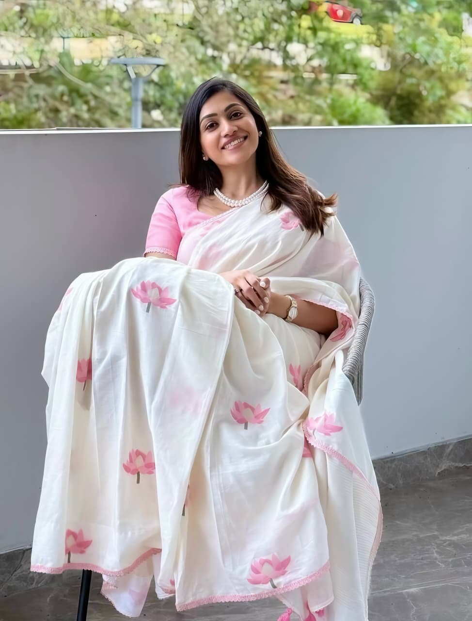 Soft-linen-saree-with-shaded-style-prints-pinkcrochet