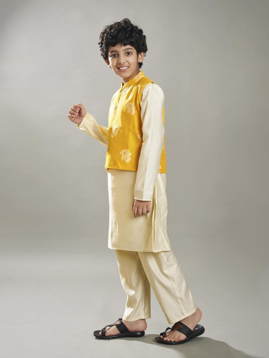 Boys off white kurta pajama with a jacquard booti jacket