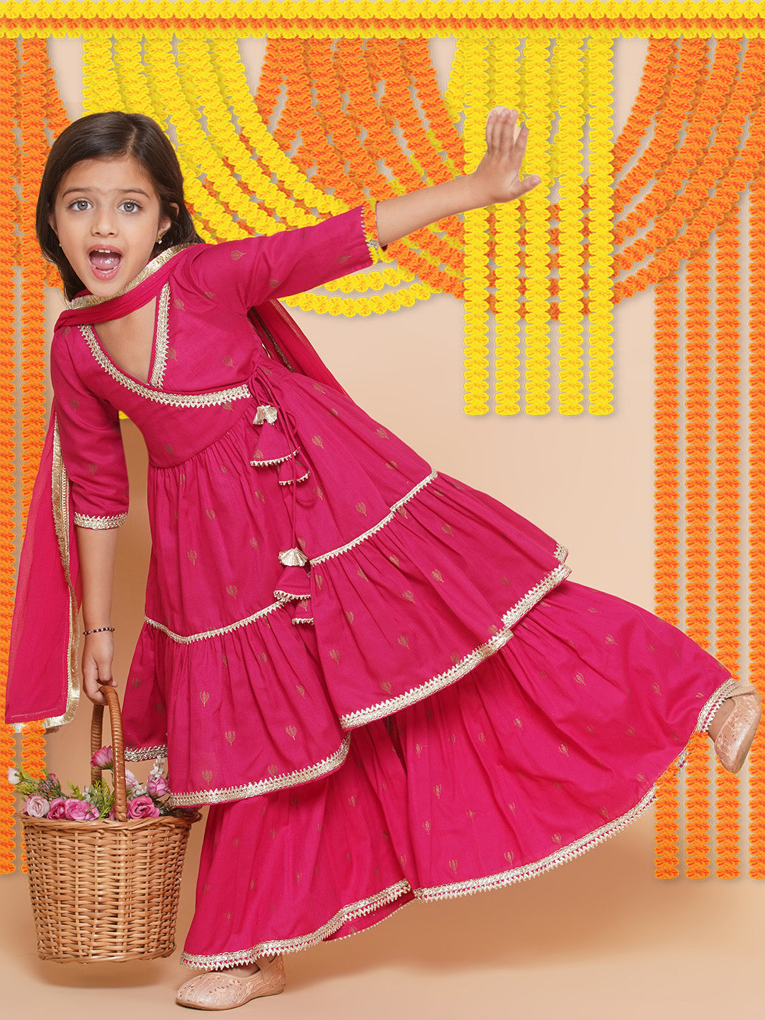 Bitiya by Bhama - زخارف عرقية وردية للفتيات مطبوعة Angrakha Gotta Patti Kurta مع Sharara وDupatta