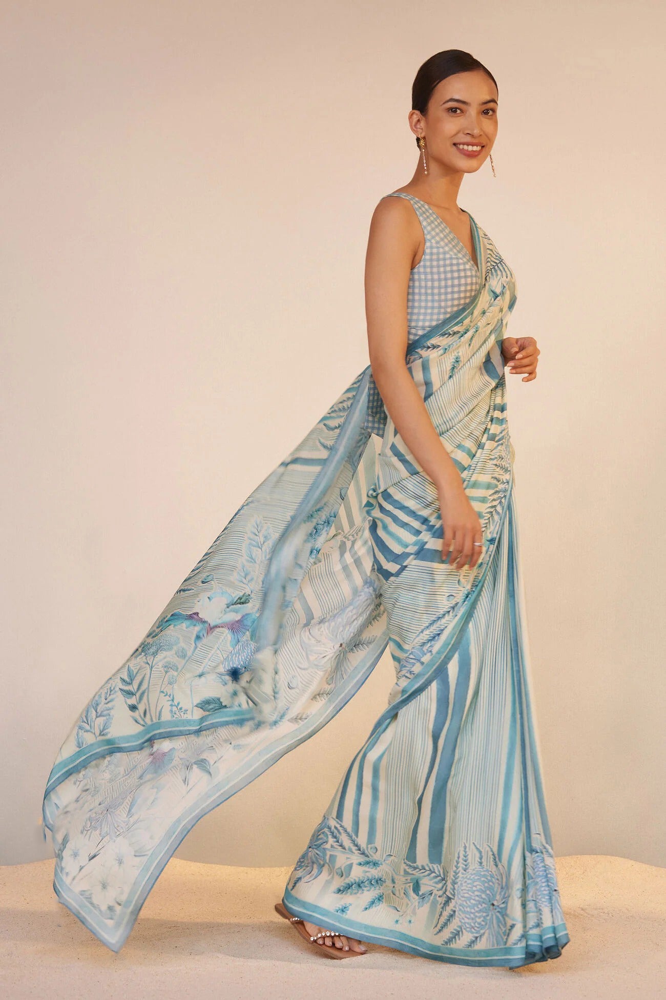 Soft-linen-saree-with-shaded-style-prints-sukoon