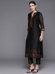 Women Black Printed Straight Kurta Paired With Solid Bottom And Printed Dupatta