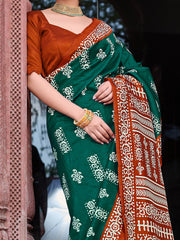 ساري نسائي من حرير بهجالبوري أخضر داكن مطبوع بتصميم أنيق مع قطعة بلوزة