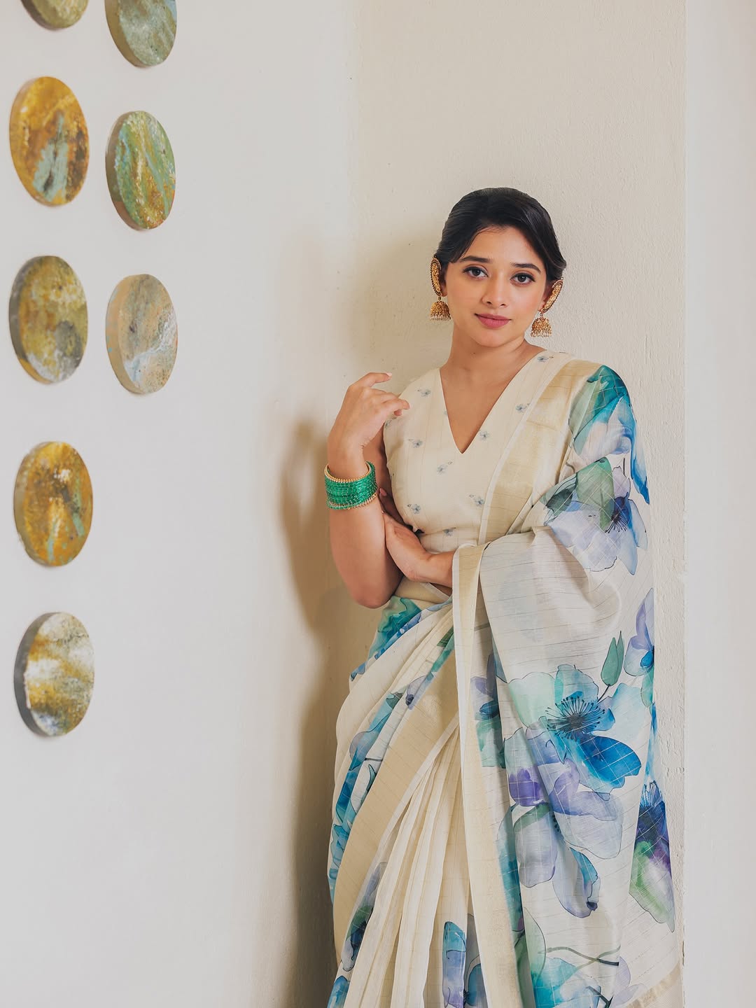 Soft Dola Silk saree with shaded style prints.