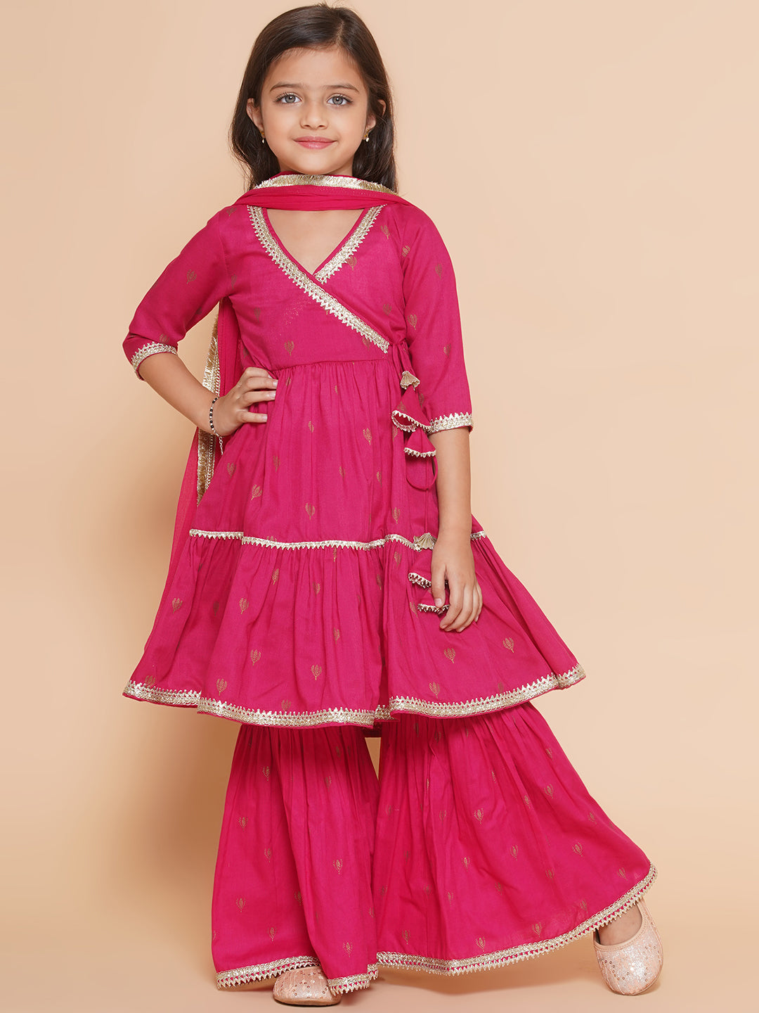 Bitiya by Bhama - زخارف عرقية وردية للفتيات مطبوعة Angrakha Gotta Patti Kurta مع Sharara وDupatta