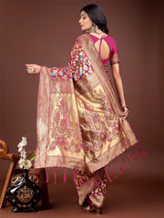 Majestic Green Silk Saree with Gold Zari & Floral Design – Perfect for Festive & Traditional Occasions