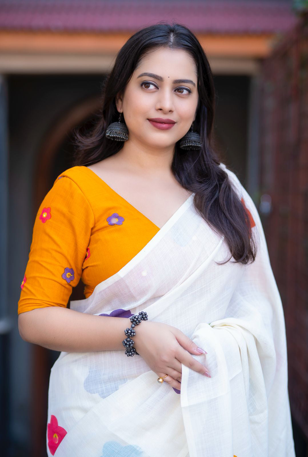 Soft linen saree with shaded style prints.