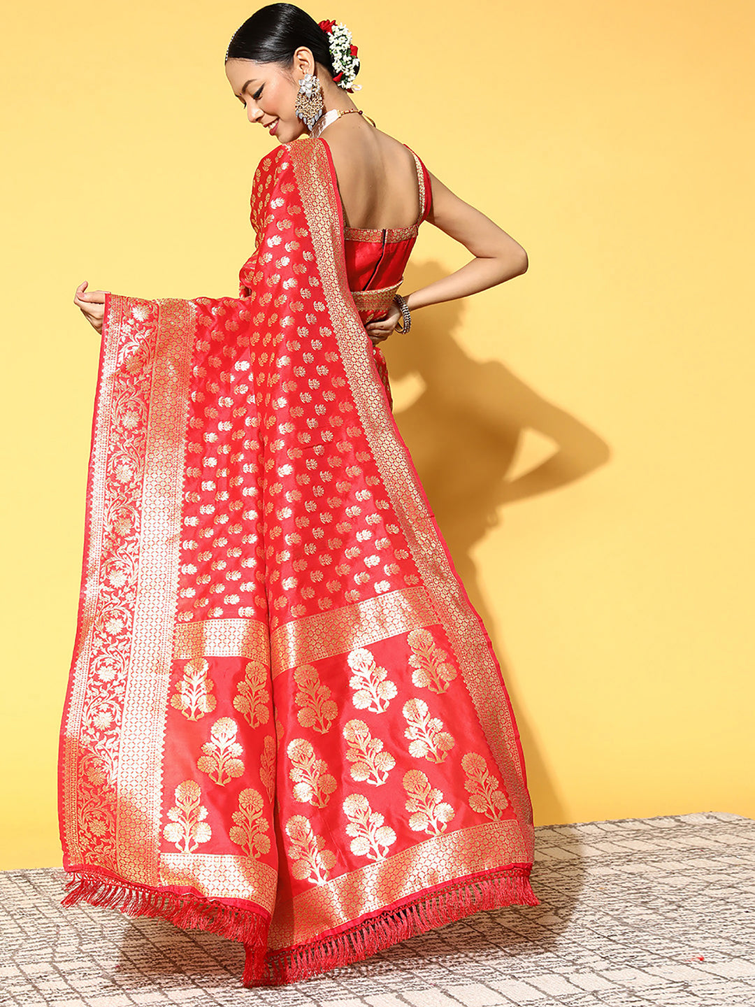 Women's Silk Blend Pink WovenDesign CelebritySaree With Blouse Piece
