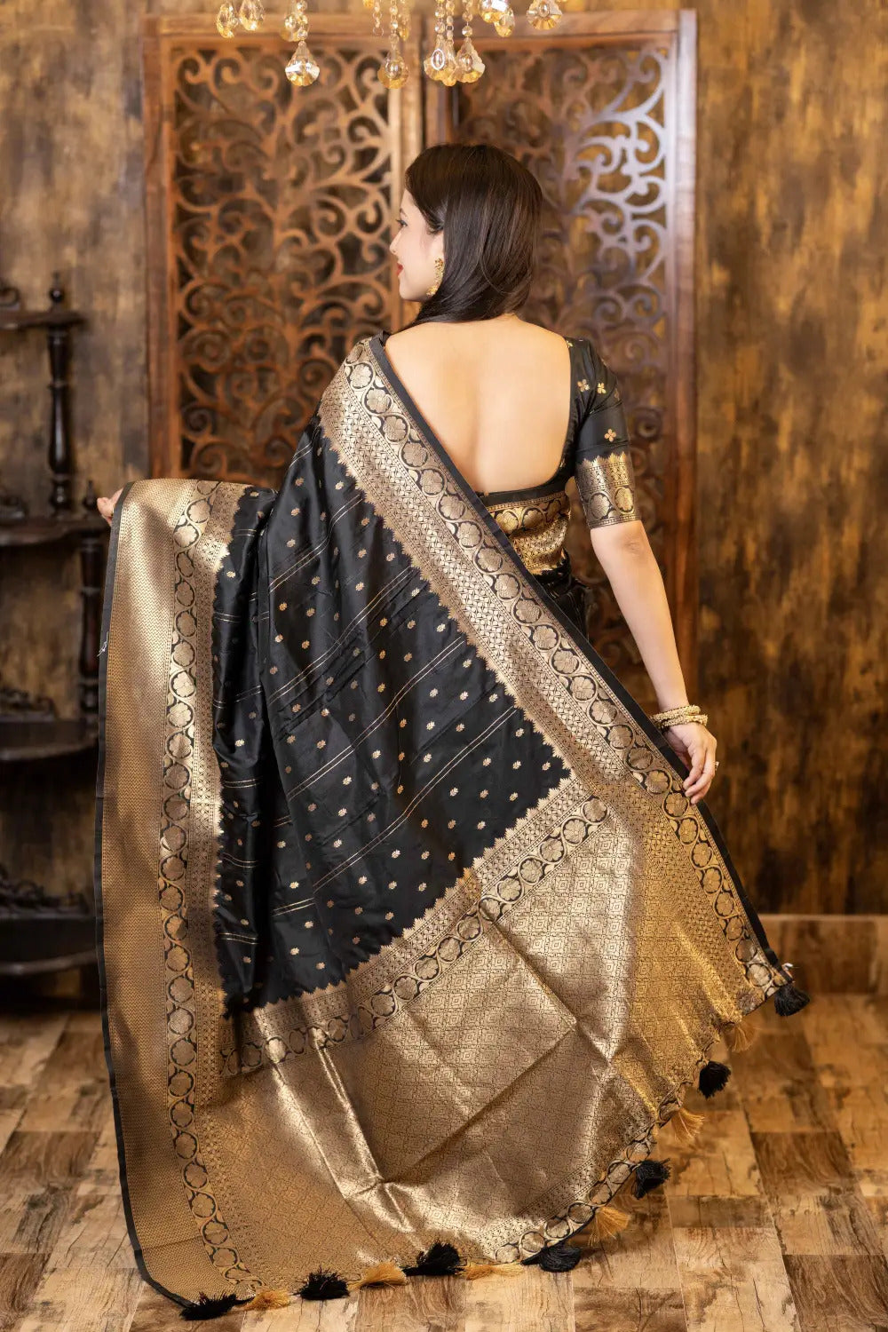 Soft-Poly-Silk-saree-with-stylish-prints-niyati