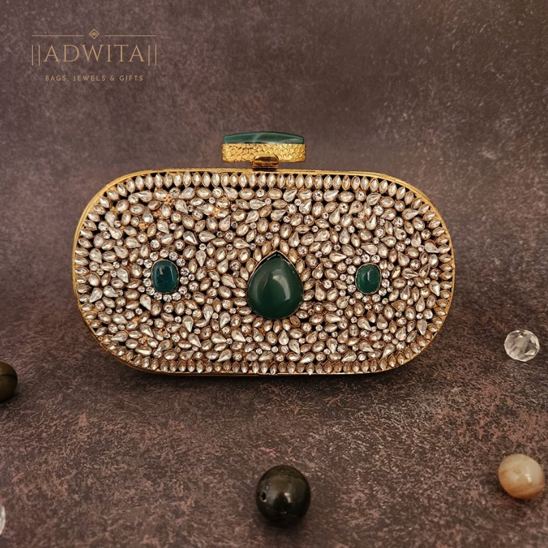 أدويتا - حقيبة كريستالية بلمسة من الزمرد