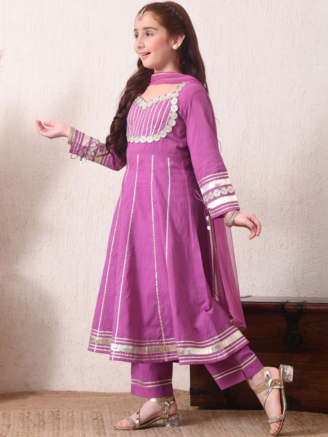Girls Purple Embelished Kurta Set with Dupatta ILKSD57